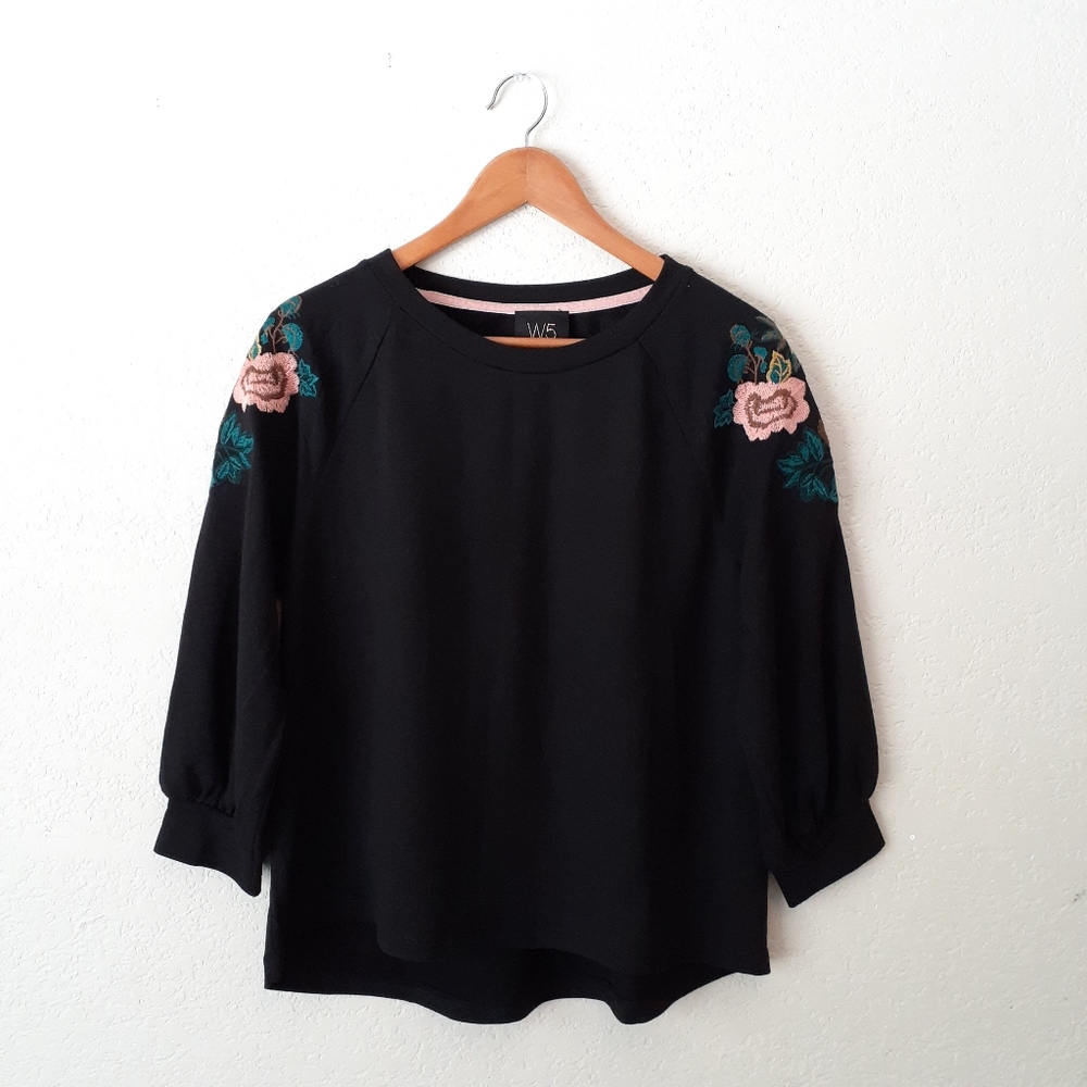 W5 Floral Embroidered Top Size Large